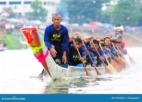 Yannawa Boat Race: Una Tradición Fluvial Que Celebra la Cultura y la Competitividad Tailandesa